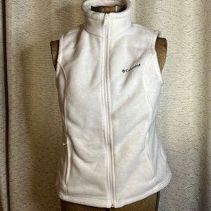 White fleece vest Columbia